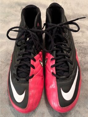 Nike Men’s Black and Pink Football Cleats with White Swoosh